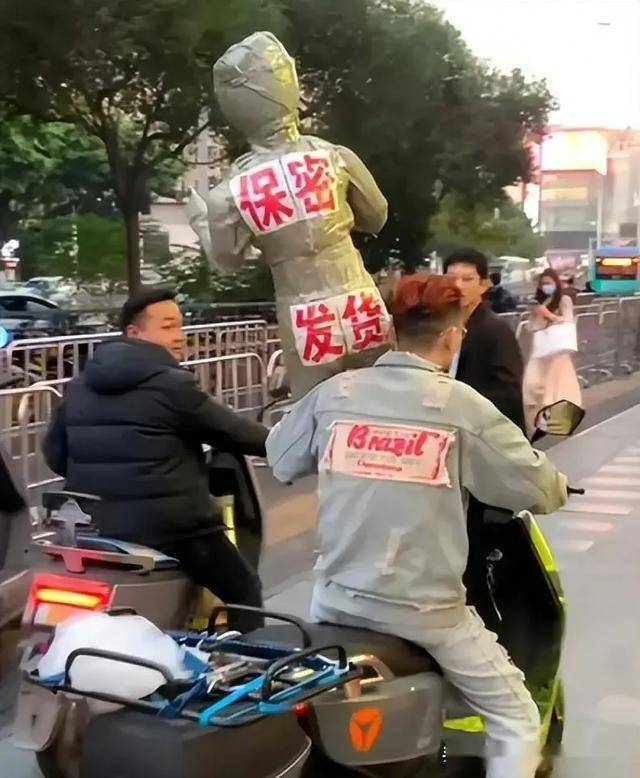 入情趣娃娃：赛博女友机械飞升冰球突破豪华版手机版当AI接(图20)